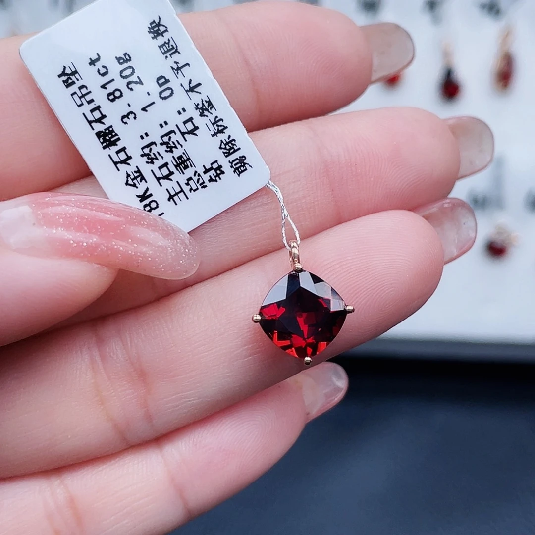 18K金镶嵌吊坠(赠链)石榴石
