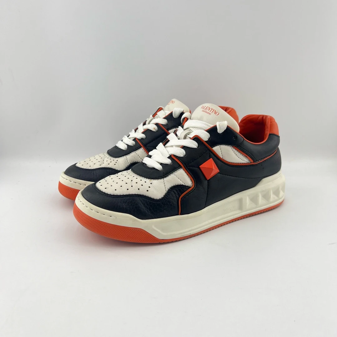 95新 Valentino/华伦天奴 40码/铆钉网眼透气皮革休闲鞋/10862022