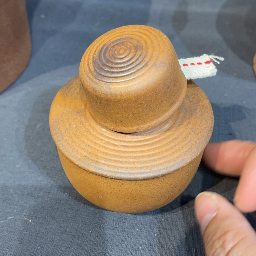 瓷片我你就像个小孩在家里吃饭