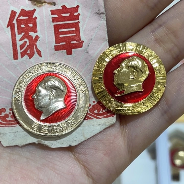 辉达利红色收藏纪念章