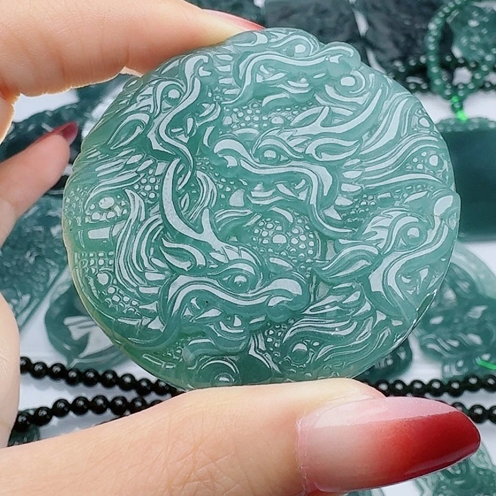 颈饰未镶嵌翡翠天然的A货翡翠多样性发其一