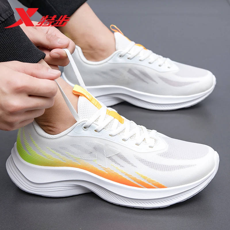 特步男鞋运动鞋2025新款减震秋季软底潮流网面透气男士休闲跑步鞋