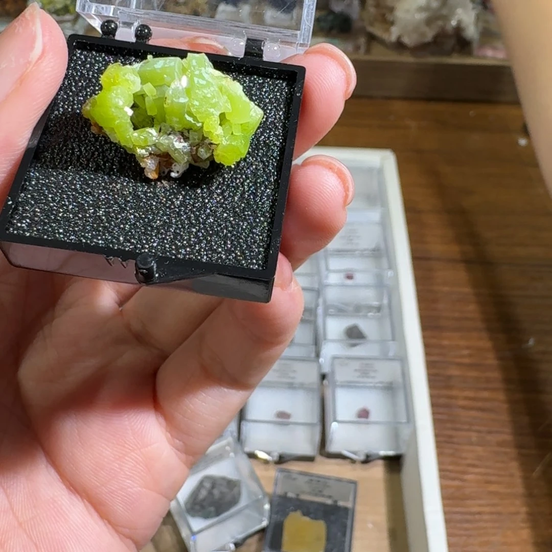 小***晶月下珠宝严选矿物