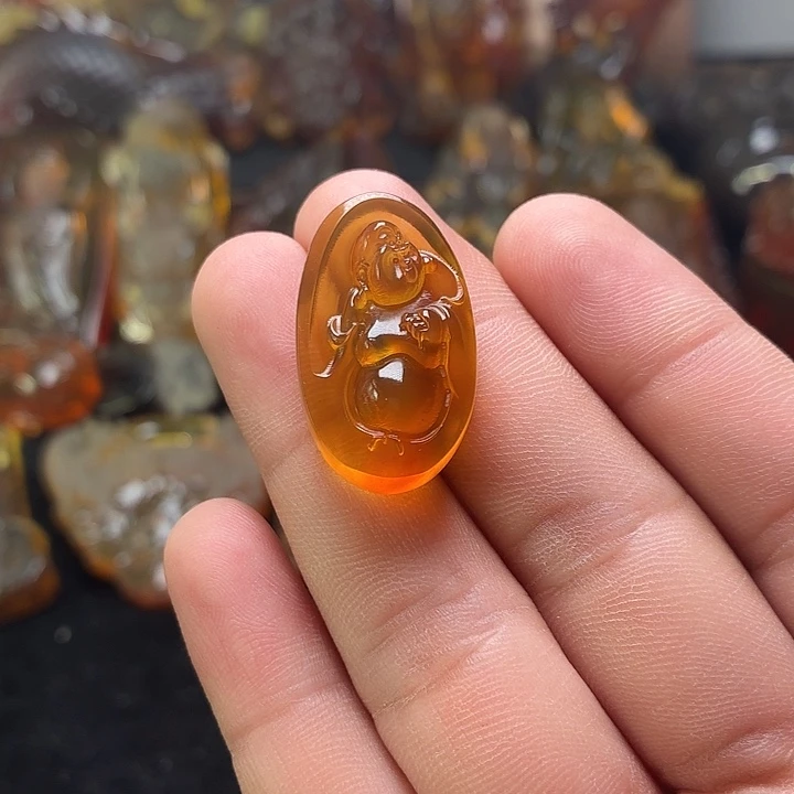 琥珀未镶嵌颈饰25