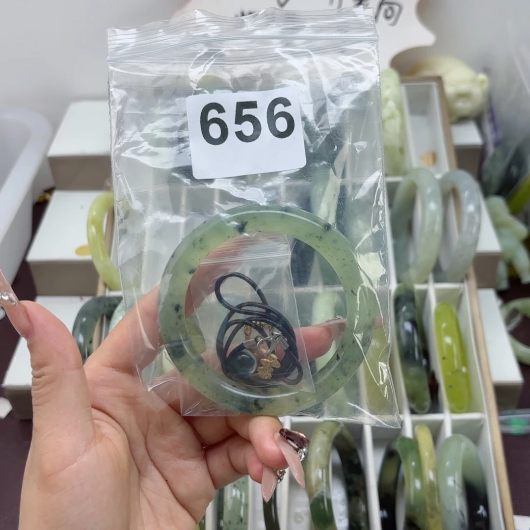 蛇纹石玉未镶嵌手镯小**学
