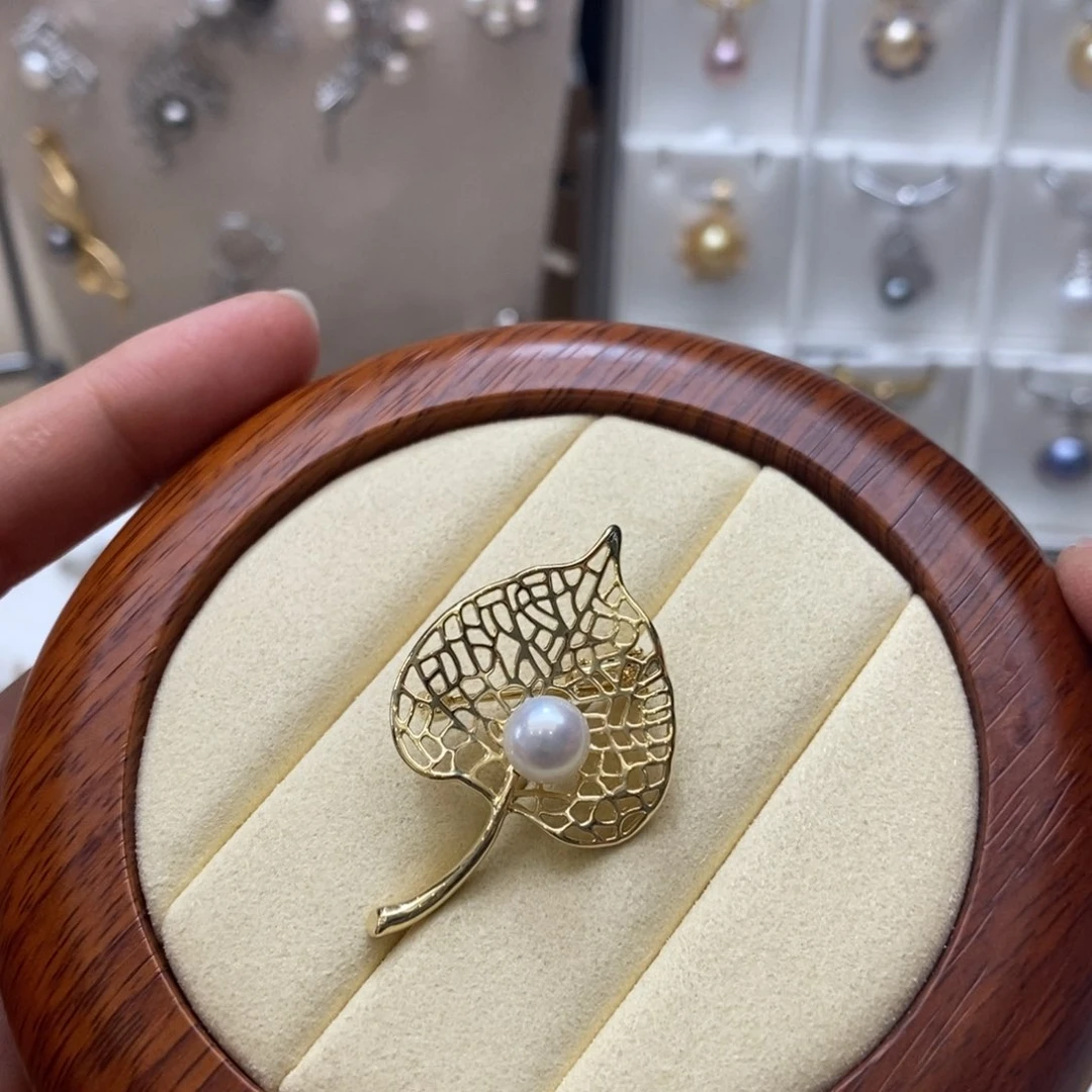 淡水珍珠胸饰合金