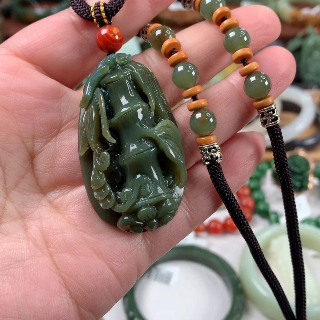 和田玉颈饰未镶嵌吊坠