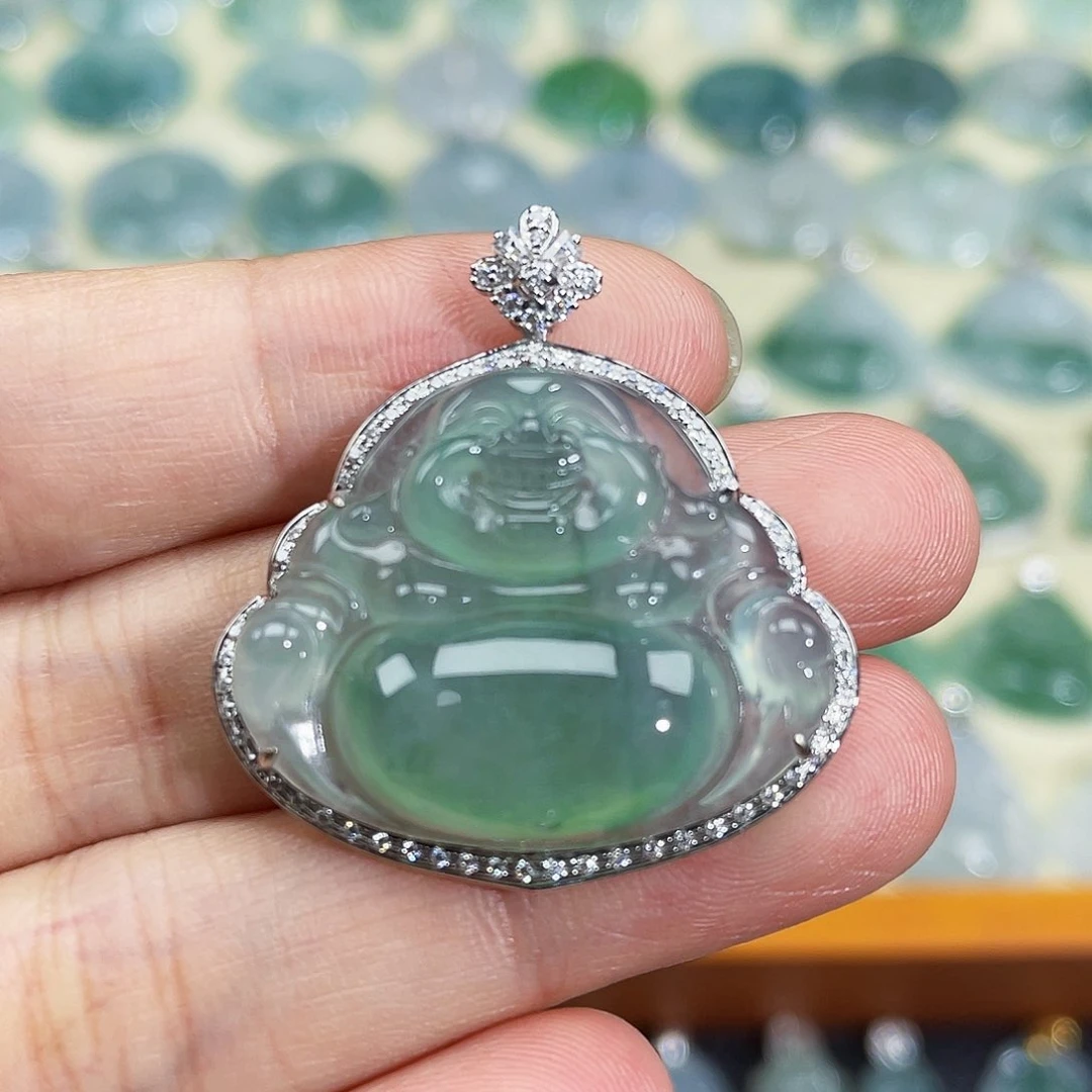 翡翠18K金镶嵌颈饰吊坠