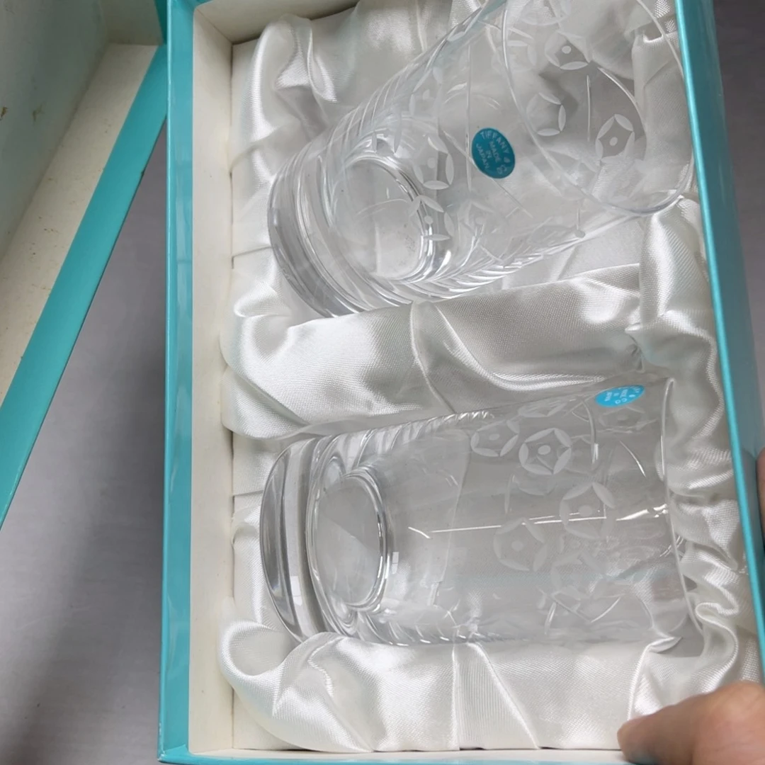 瓷片3****w密密麻麻地排列着一个