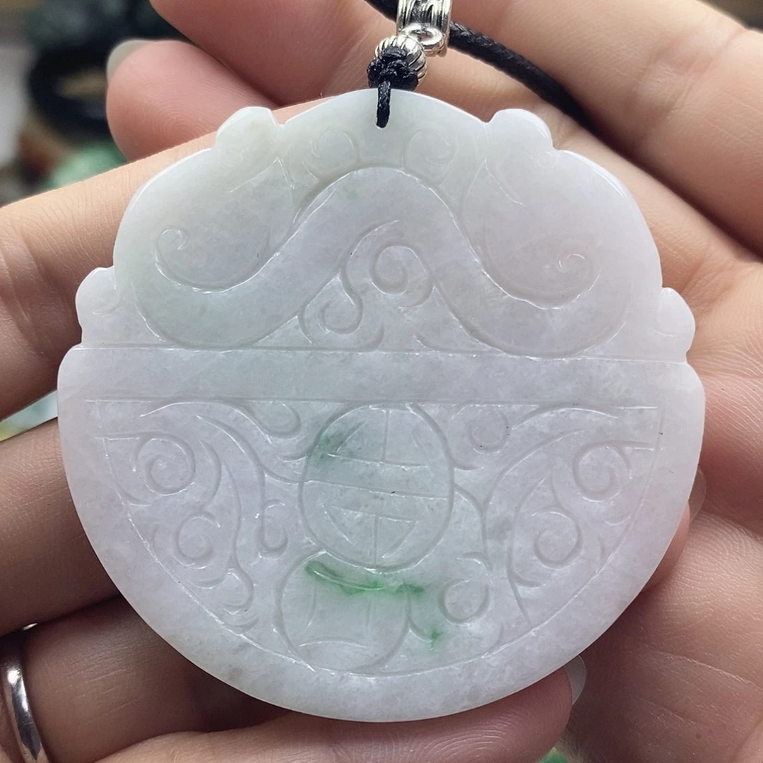 翡翠未镶嵌颈饰牌子