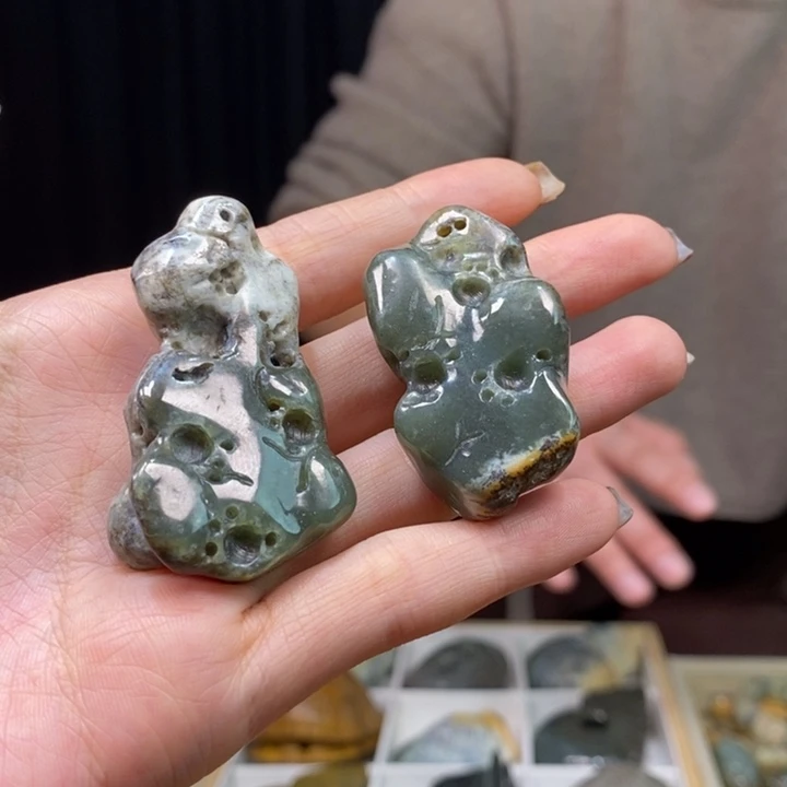 岫岩河磨玉（透闪石质玉）颈饰未镶嵌