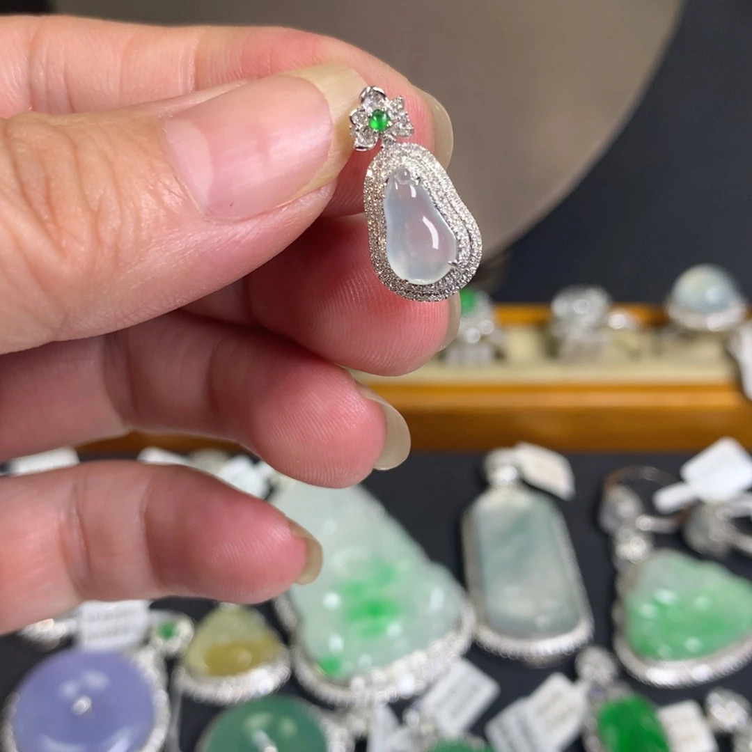 吊坠(不含链)18K金镶嵌翡翠