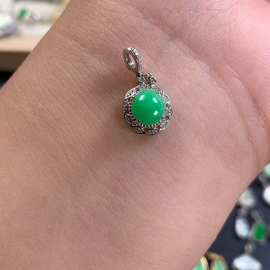 翡翠18K金镶嵌颈饰