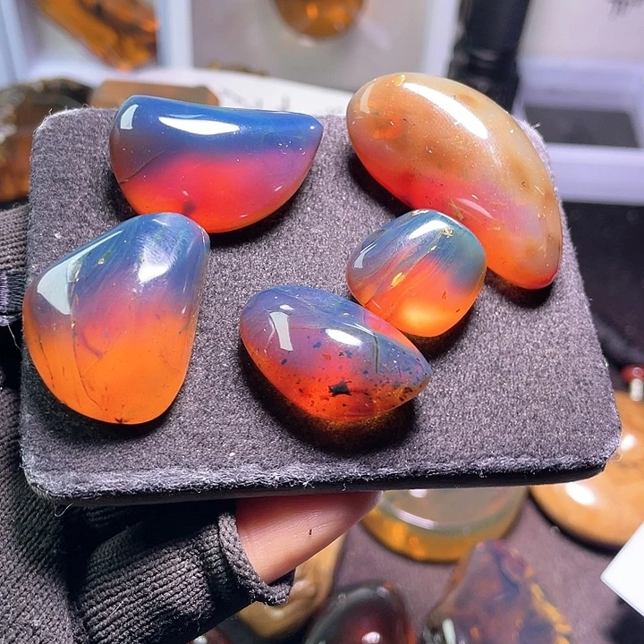 琥珀裸石未镶嵌贤****院？