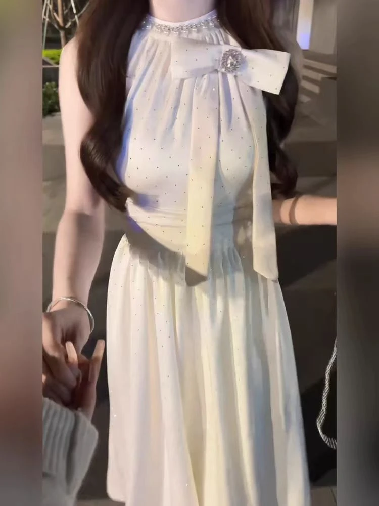 法式纯欲风千金无袖挂脖蝴蝶结连衣裙子女设计感收腰烫钻夏季