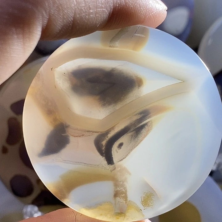 未镶嵌颈饰玛瑙/玉髓雪*