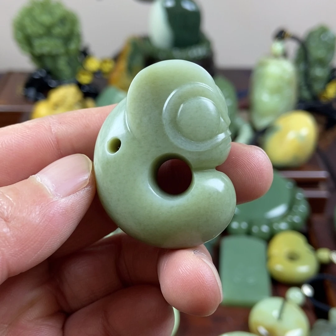 岫岩老玉（透闪石质玉）未镶嵌珠宝奇石