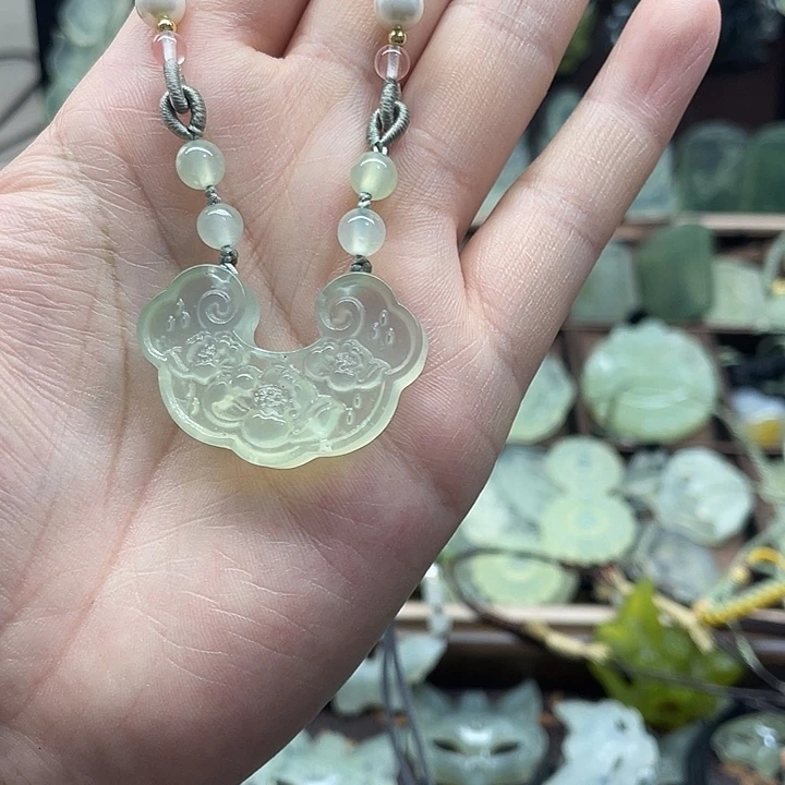 岫玉未镶嵌吊坠(赠链)