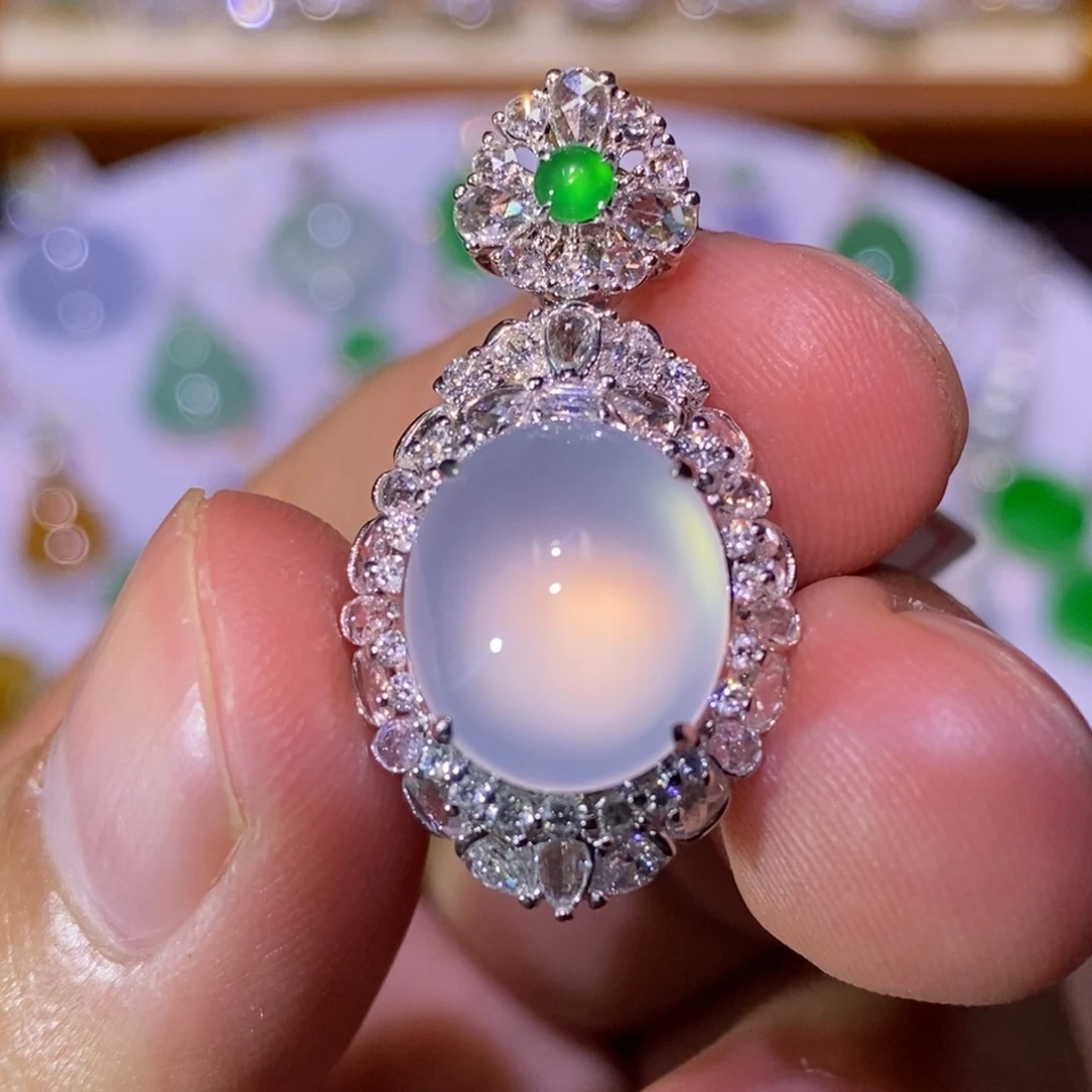 【闪购商品】颈饰18K金镶嵌翡翠