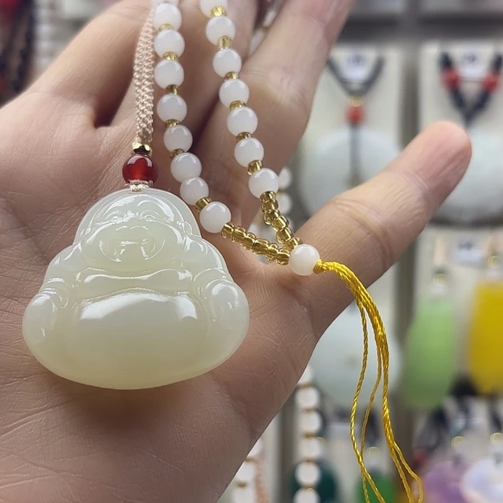 、***著石英岩玉未镶嵌颈饰