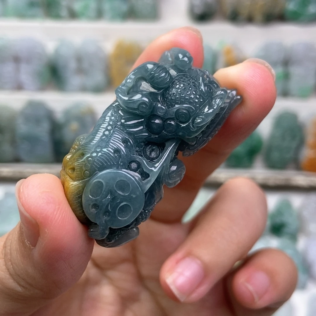 翡翠未镶嵌吊坠(赠链)