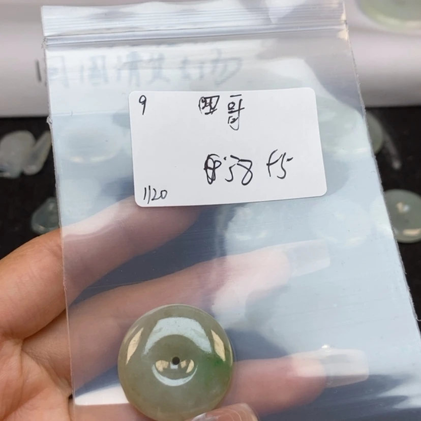 【闪购商品】翡翠颈饰未镶嵌四****?