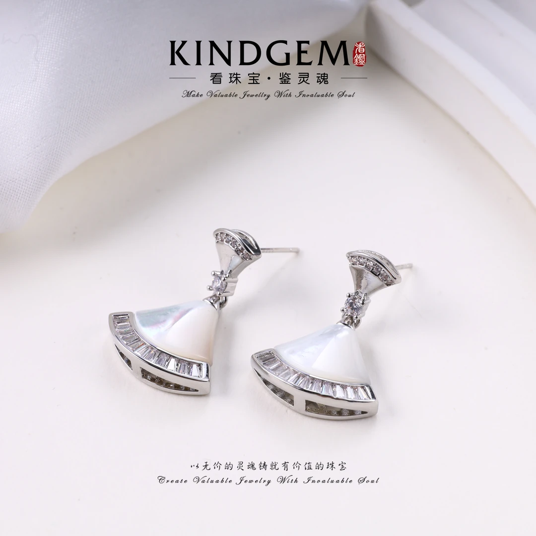 铜合金贝壳耳饰 轻奢精致设计款气质百搭耳饰 C-34635