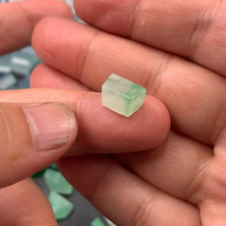 定制翡翠未镶嵌材料定制