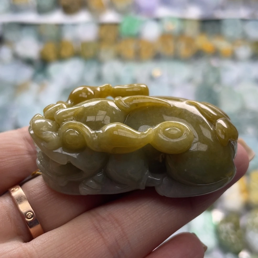 翡翠未镶嵌颈饰貔貅