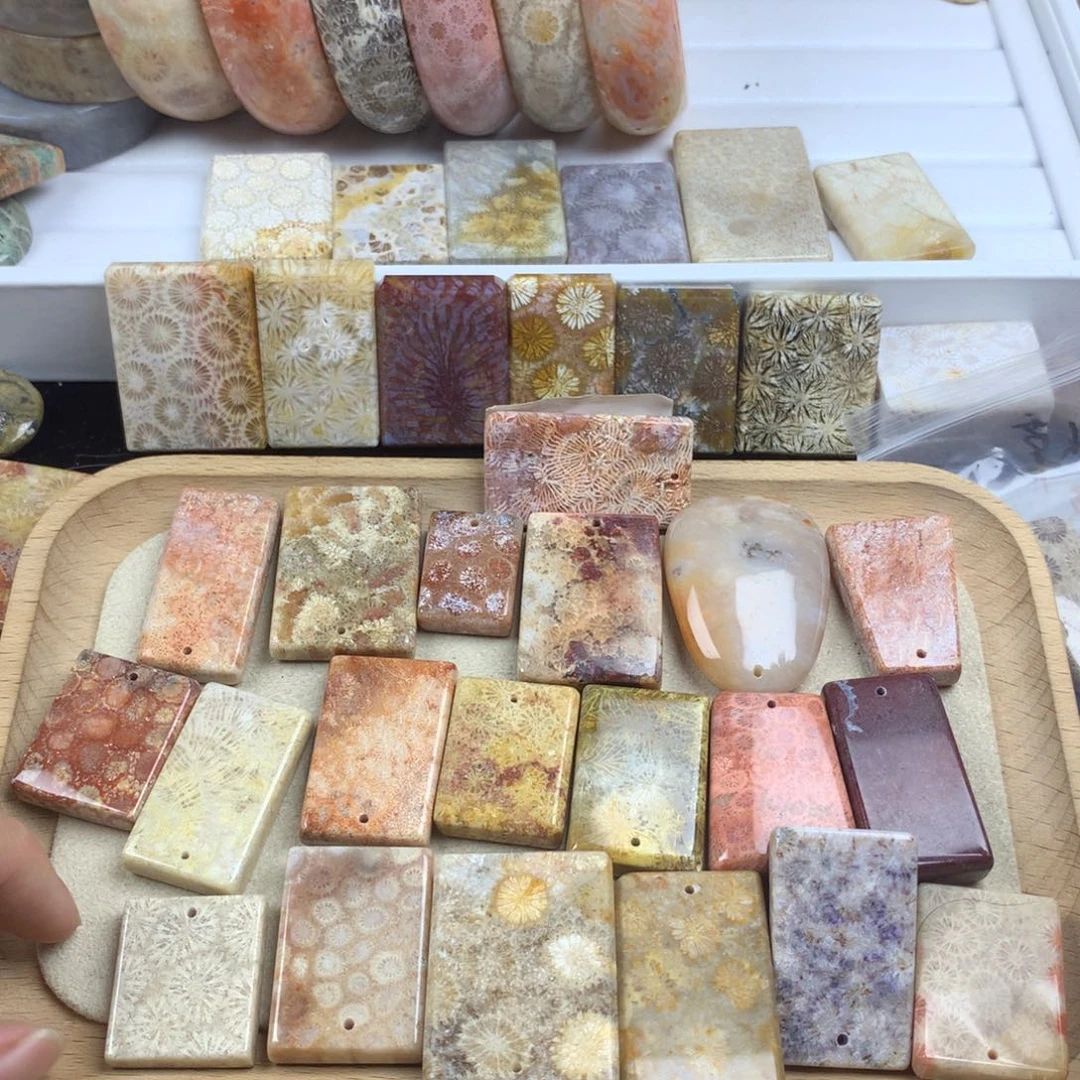 堕***使硅化珊瑚（珊瑚玉）未镶嵌笔搁