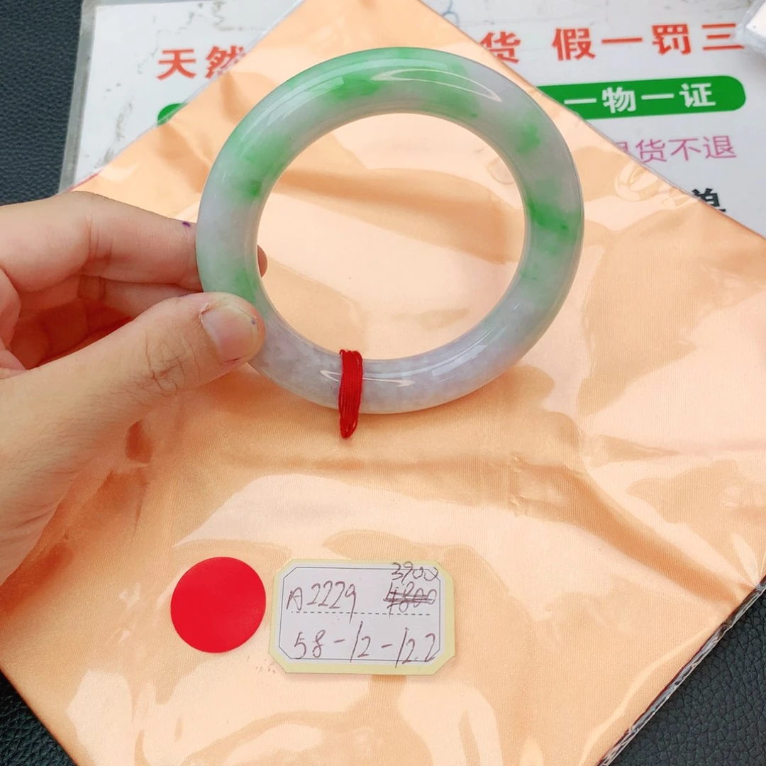 翡翠手镯未镶嵌翡翠