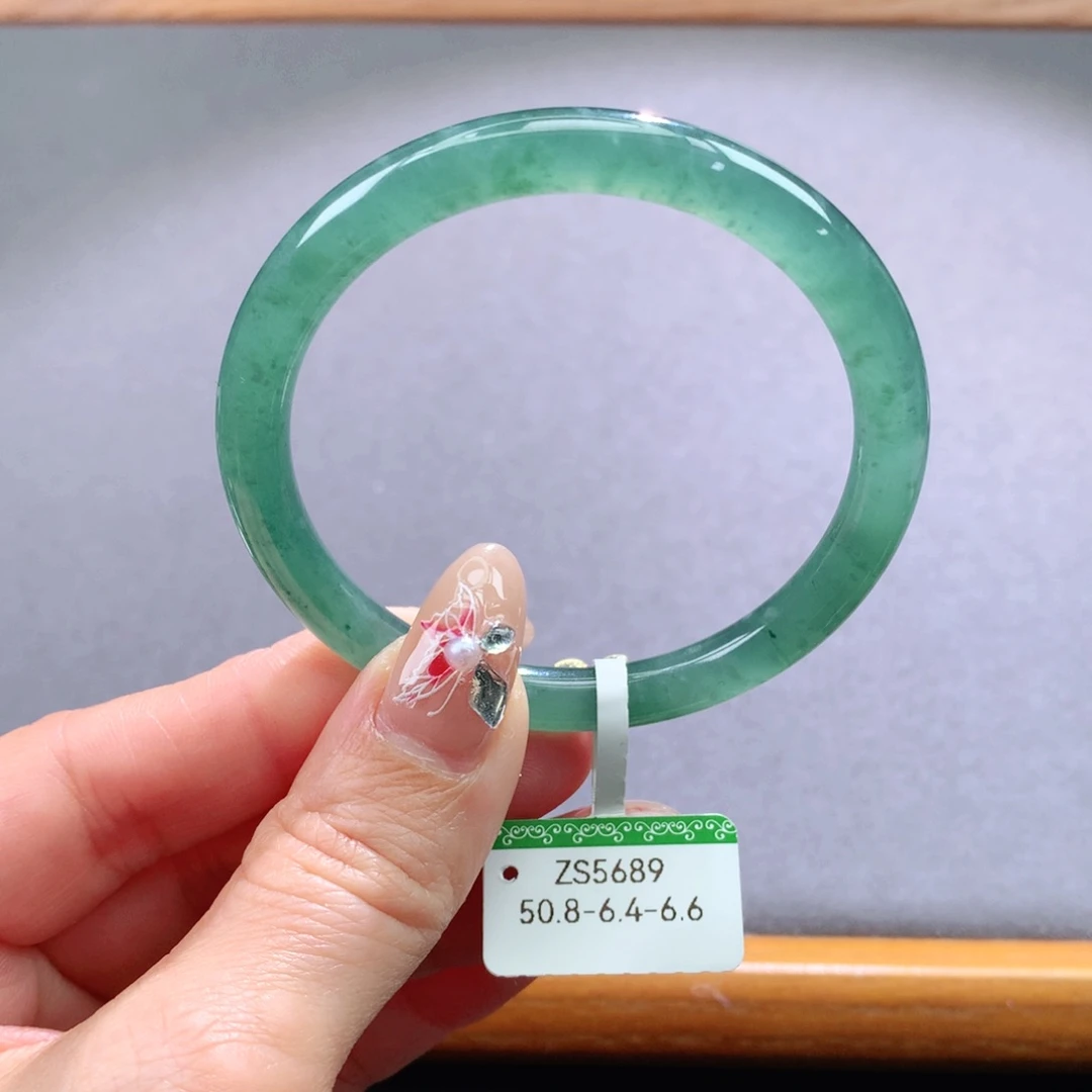 翡翠手镯未镶嵌天然翡翠手镯