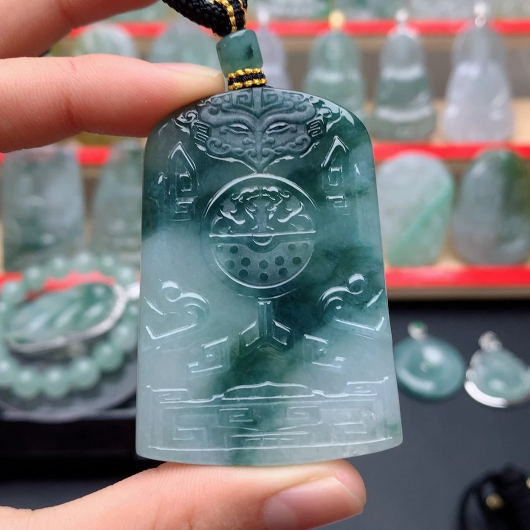 翡翠颈饰未镶嵌淡*无事牌