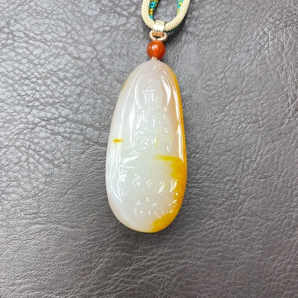 石包沁色观音手把把玩件D2