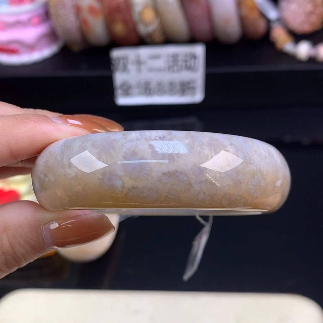 【闪购商品】颈饰未镶嵌硅化珊瑚（珊瑚玉）福利手镯53.3（26号）