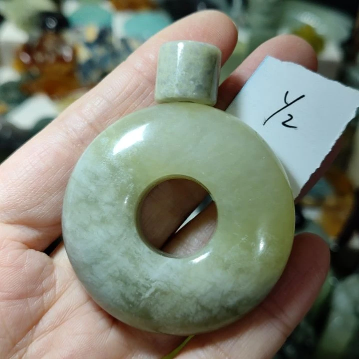 岫玉未镶嵌平安扣