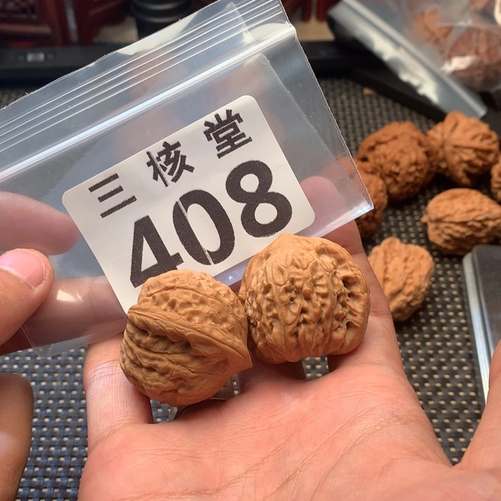 文玩核桃吊坠招财公子