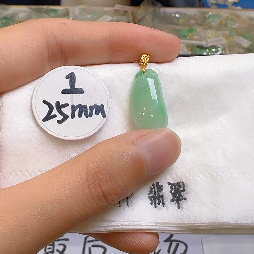 翡翠颈饰18K金镶嵌翡翠