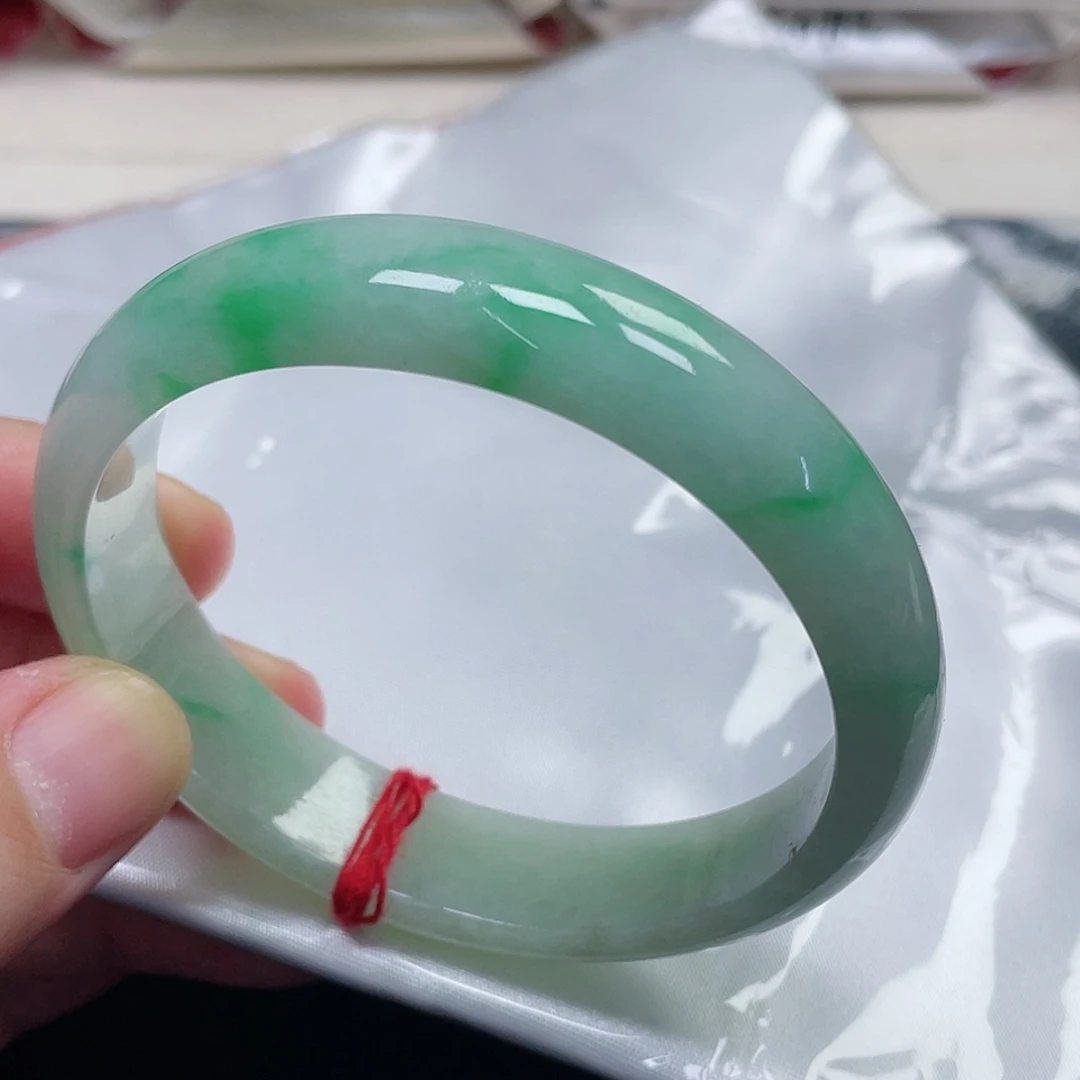 未镶嵌手镯（贵妃镯）翡翠缅甸翡翠