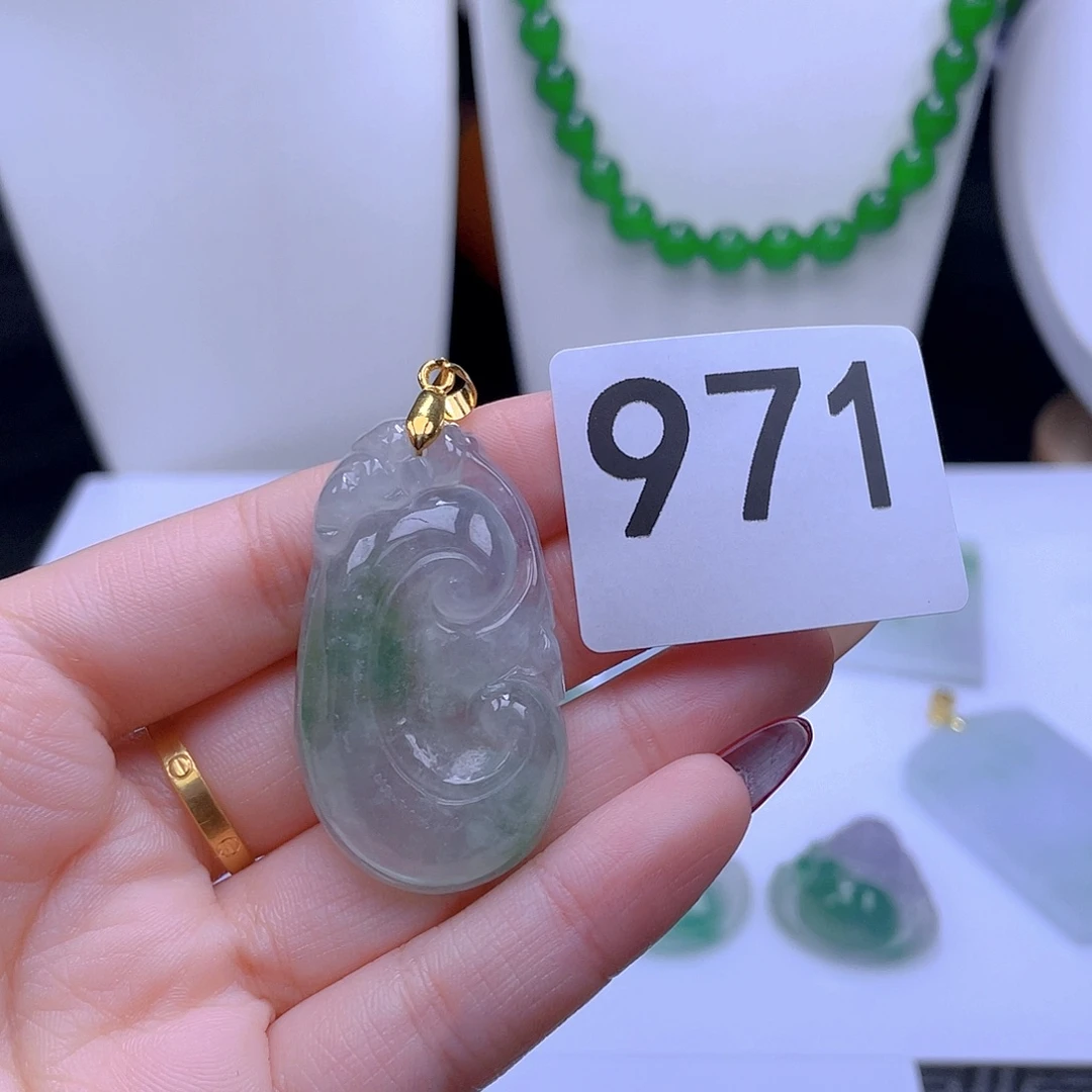 翡翠吊坠(赠链)未镶嵌