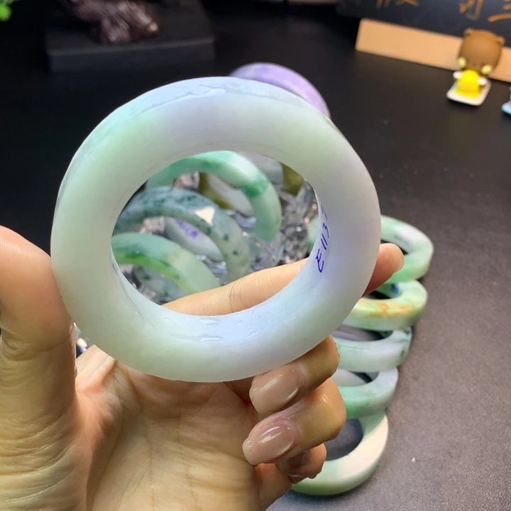 定制翡翠未镶嵌手镯