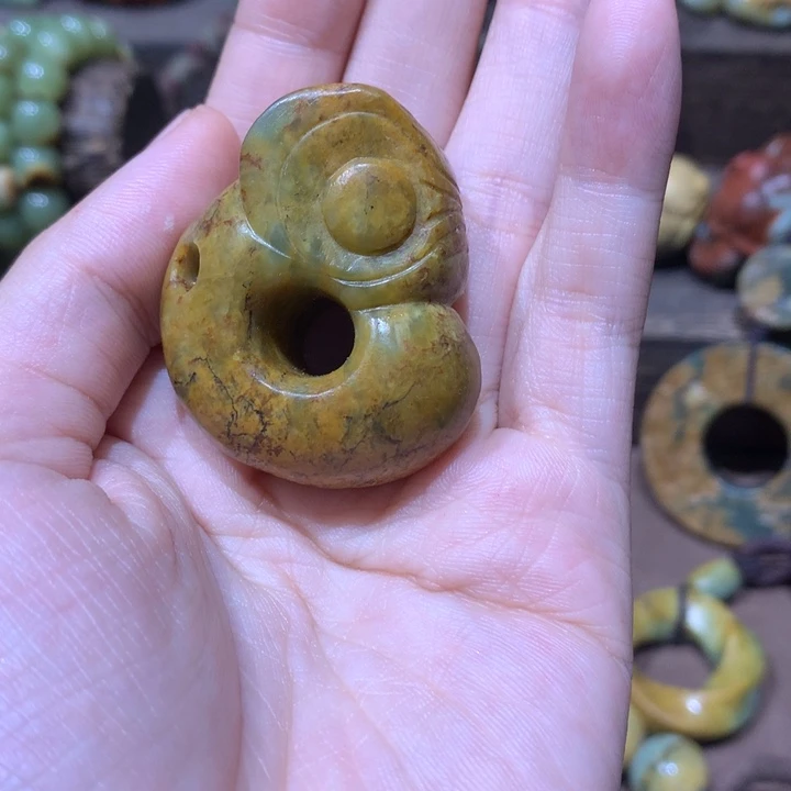 未镶嵌岫岩河磨玉（透闪石质玉）挂件