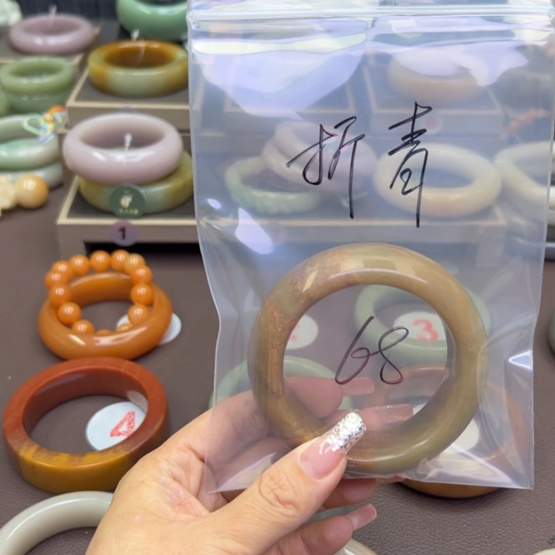 石英质玉手镯未镶嵌似**青