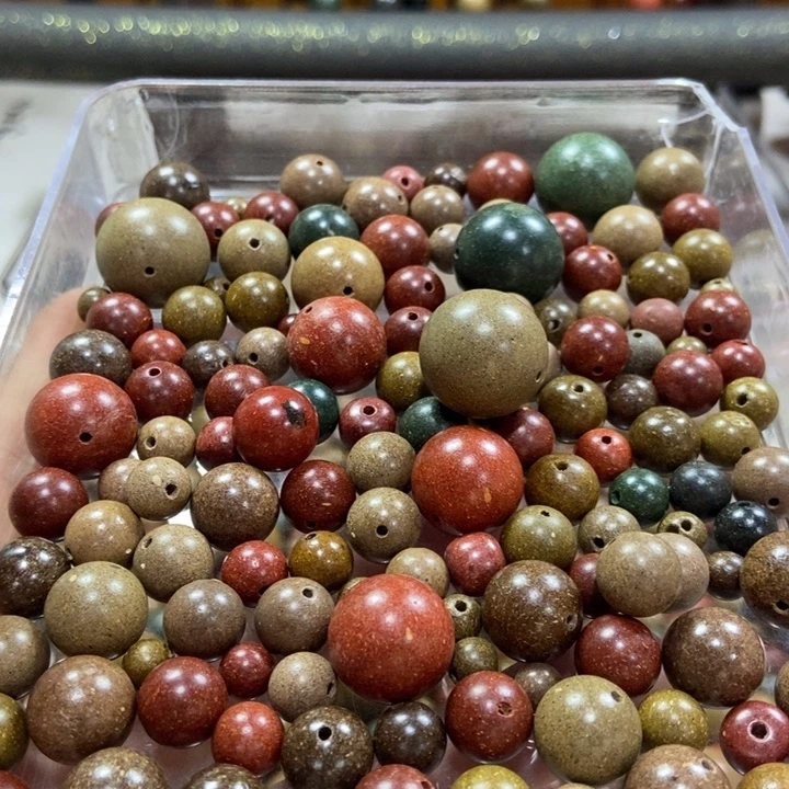 泥塑混合珠大小不一