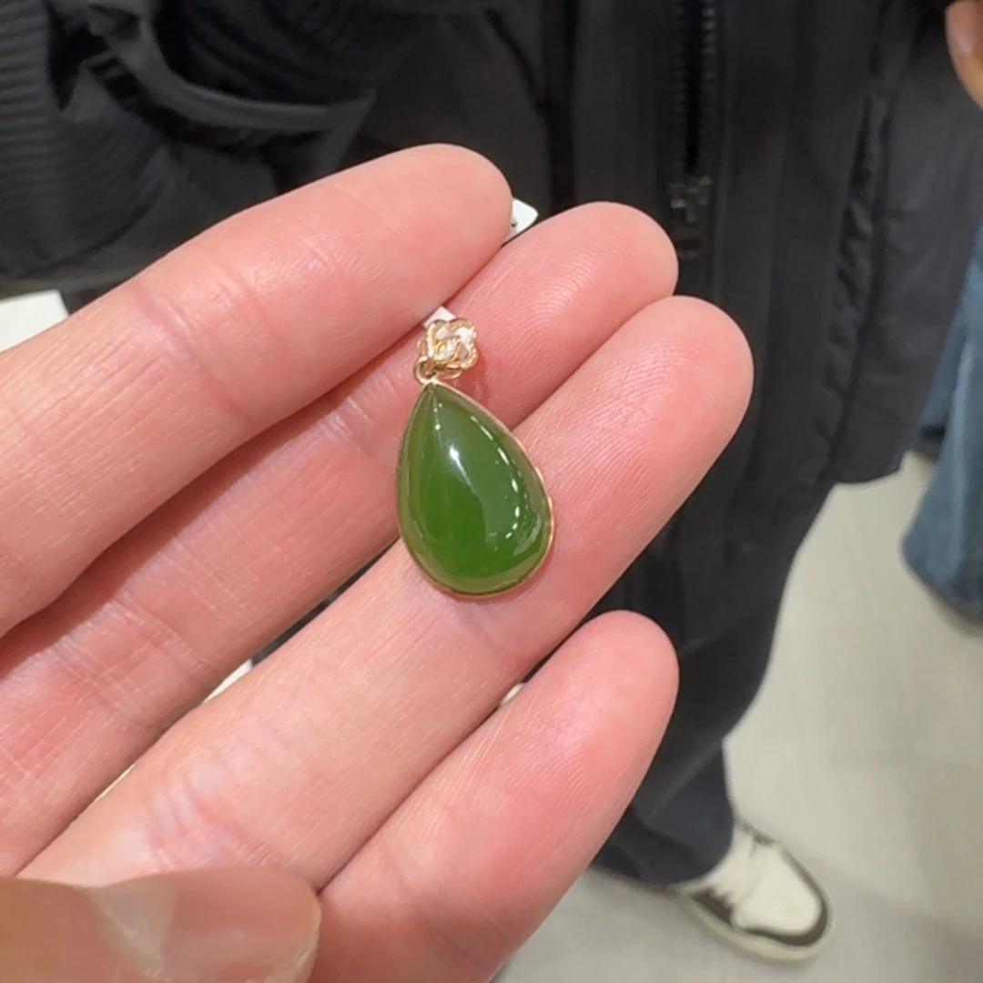 和田玉18K金镶嵌颈饰13芳姐卡15左右代购不退