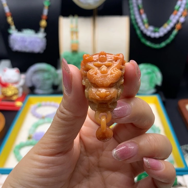 颈饰未镶嵌翡翠红翡龙