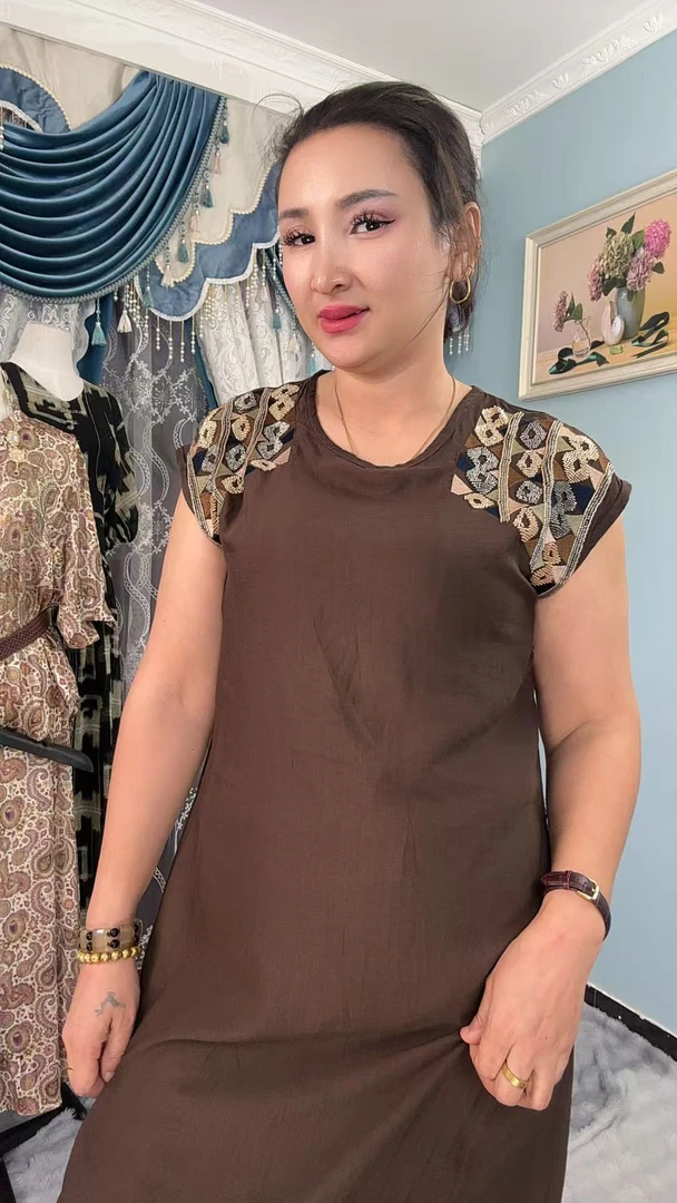 夏季时尚气质显瘦复古刺绣连衣裙潮流穿搭必备百搭印花设计师