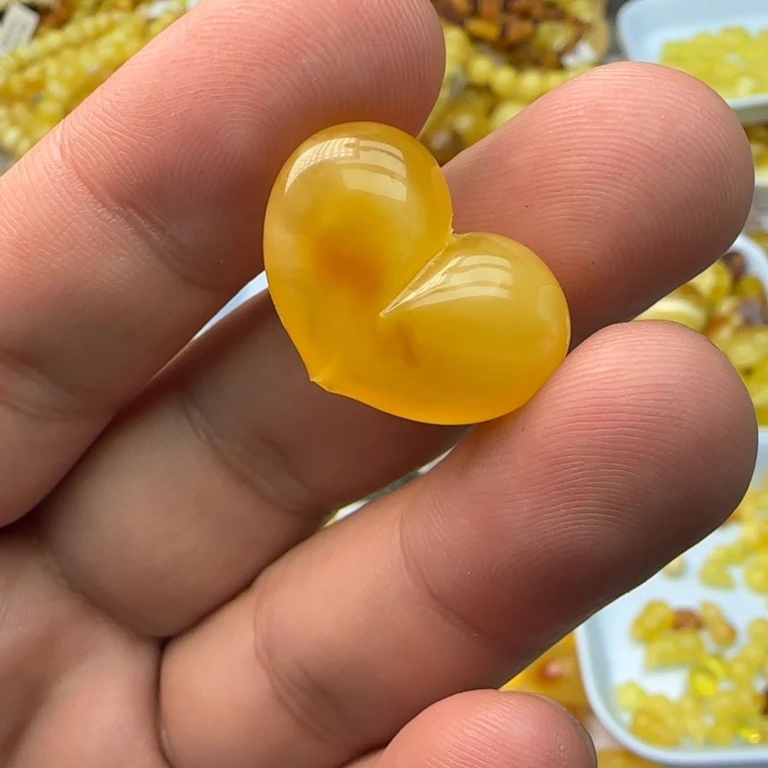 C***d琥珀未镶嵌裸石2.32克微瑕