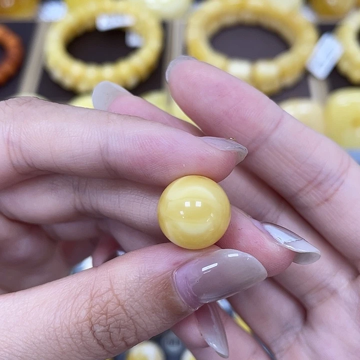 琥珀未镶嵌裸石13mm瑕 10-4