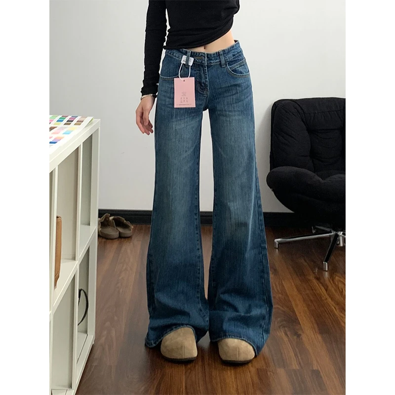 微胖mm肌理感低腰复古蓝直筒裤女秋季新款宽松休闲显瘦微喇牛仔裤